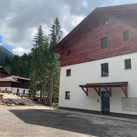 Jelen Chopok Juh-trangoska アパート